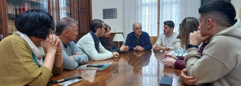 L’Ajuntament escolta les reivindicacions de l’alumnat de l’IES Ramón Cid