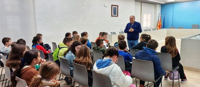 Alumnat del CEIP Eduardo Martínez Ródenas visita l’Ajuntament de Benicarló