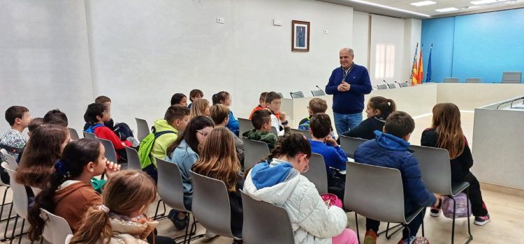 Alumnat del CEIP Eduardo Martínez Ródenas visita l’Ajuntament de Benicarló