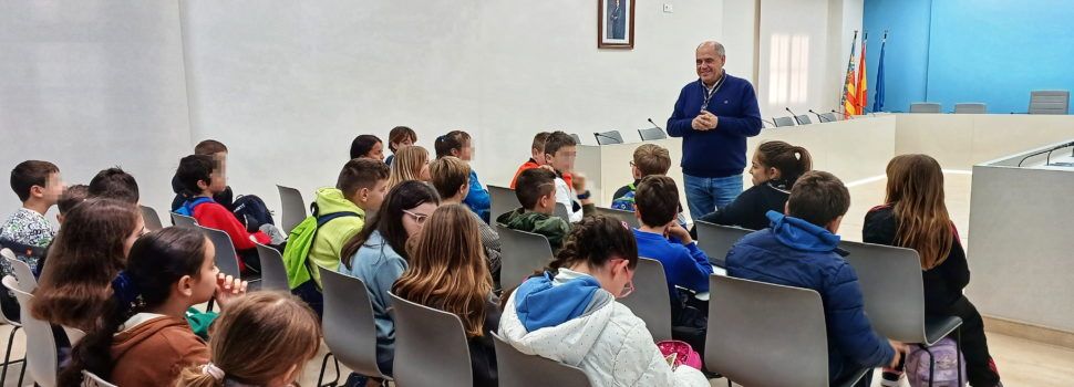 Alumnat del CEIP Eduardo Martínez Ródenas visita l’Ajuntament de Benicarló