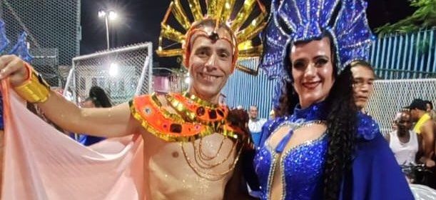 Dos vinarossencs de l’ESMUVI Batucada, desfilant al Carnaval de Rio de Janeiro