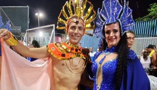 Dos vinarossencs de l’ESMUVI Batucada, desfilant al Carnaval de Rio de Janeiro