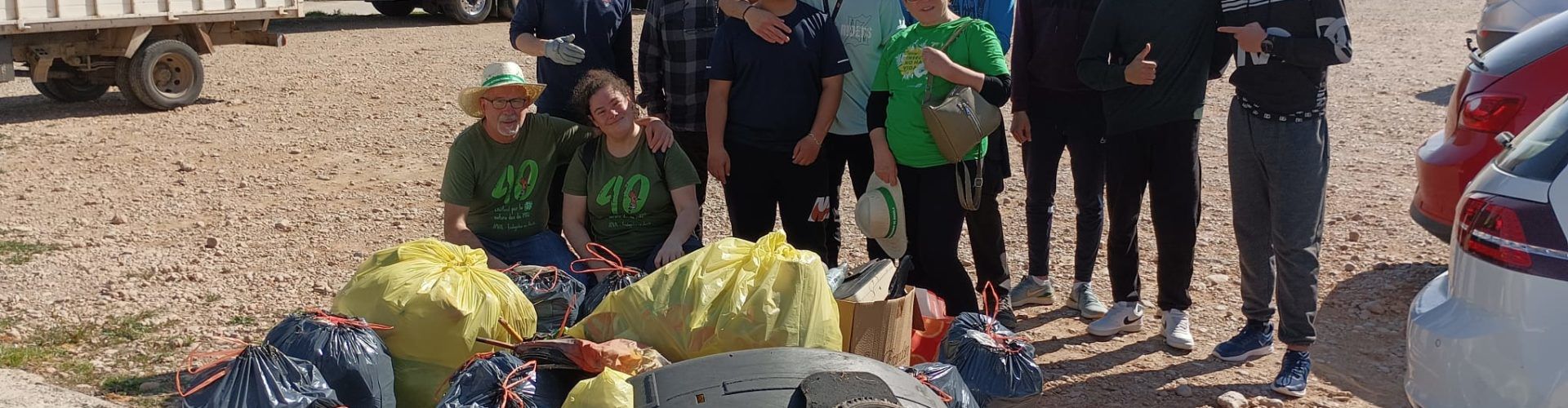 L’Ajuntament i Apnal participen en una jornada de recollida de residus al riu Cervol