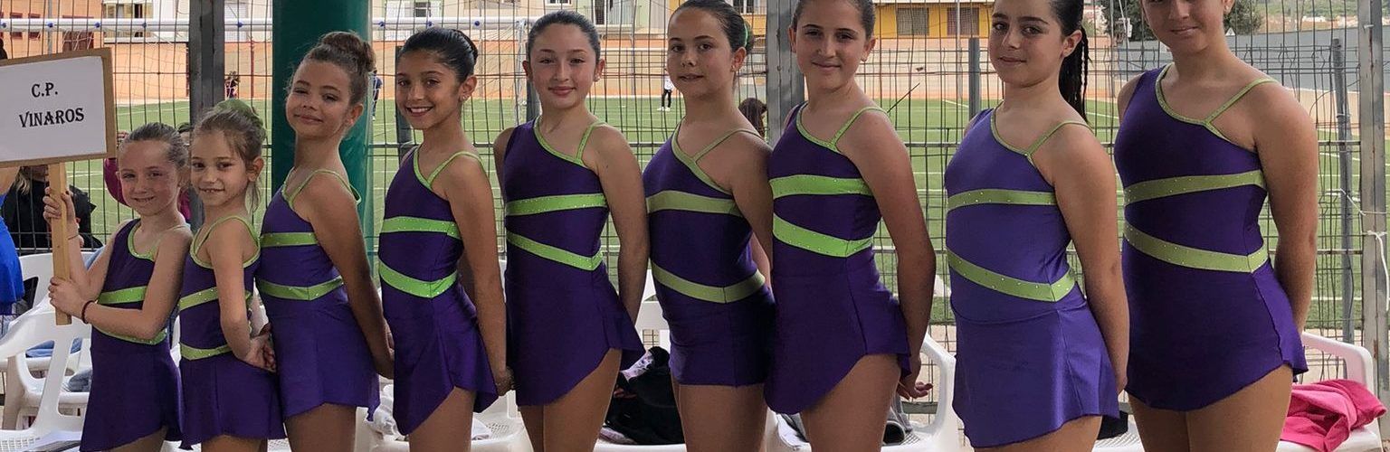 El club de patinaje artístico Vinaròs en Tavernes de la Valldigna con 15 patinadoras