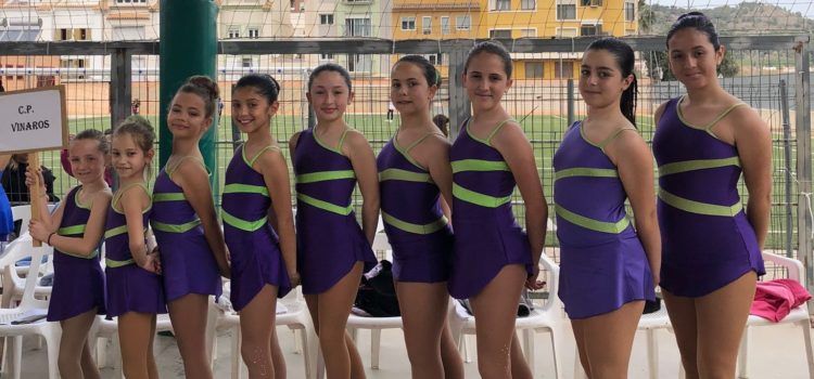 El club de patinaje artístico Vinaròs en Tavernes de la Valldigna con 15 patinadoras