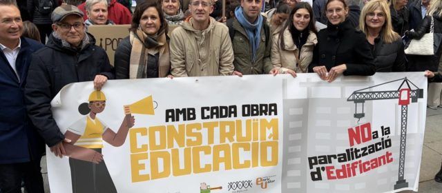 El Grup Municipal Socialista de Benicarló participa en la manifestació en contra de la paralització de l’Edificant