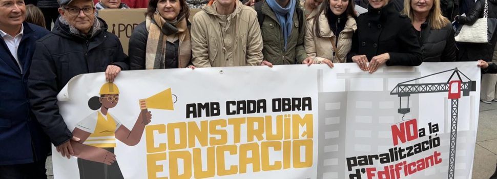 El Grup Municipal Socialista de Benicarló participa en la manifestació en contra de la paralització de l’Edificant