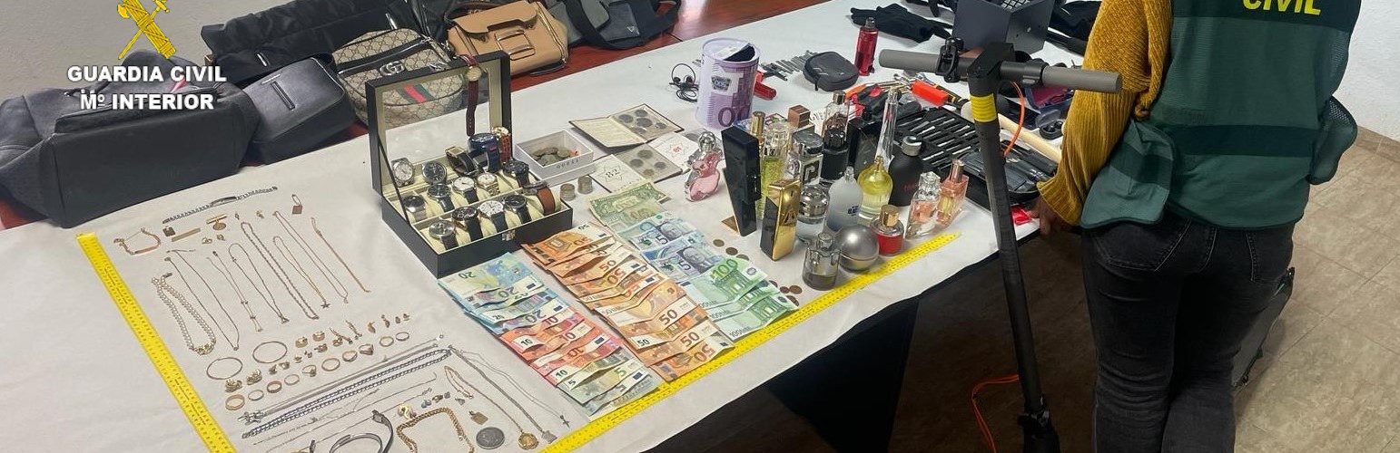 La Guardia Civil detiene en Vinaròs a tres personas por robos en viviendas y pertenencia a grupo criminal