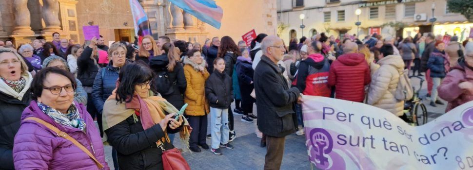 Dia de la Dona: manifestació i actuació de Mar i Terra