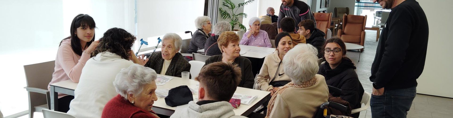 Convivència intergeneracional del Centre de dia i residència l’Onada amb l’IES Leopoldo Querol