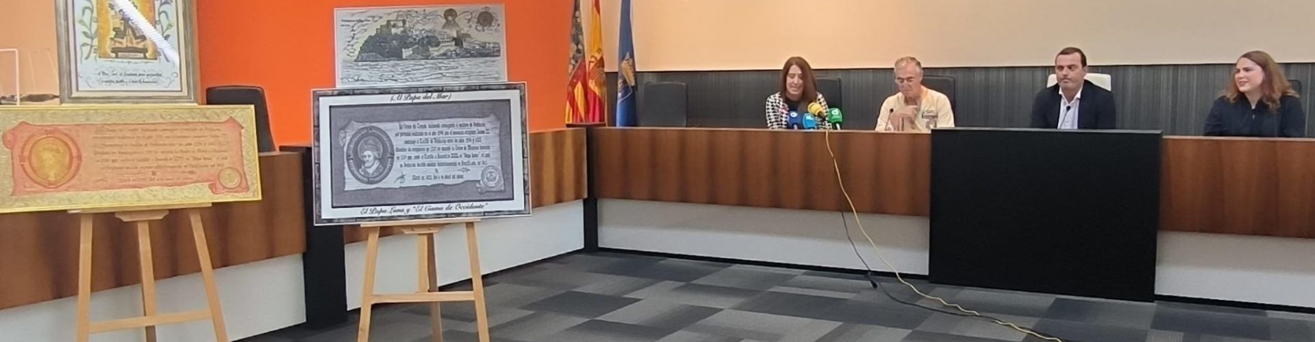 L’Ajuntament de Peníscola rep dues obres pictòriques, donació de l’artista benicarlando Domingo Bayarri