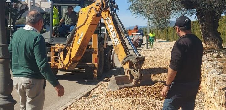 El Ayuntamiento de Sant Jordi refuerza la limpieza en todo el municipio al multiplicarse los visitantes en Semana Santa
