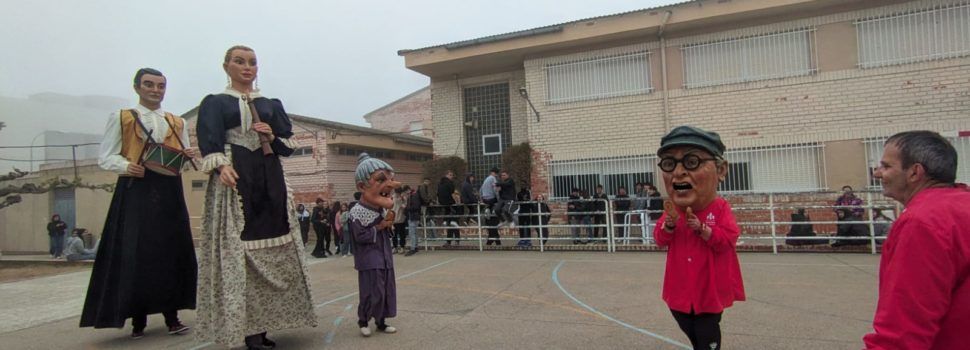 Vídeos i fotos: Els gegantons i els nanos a l’IES Vilaplana