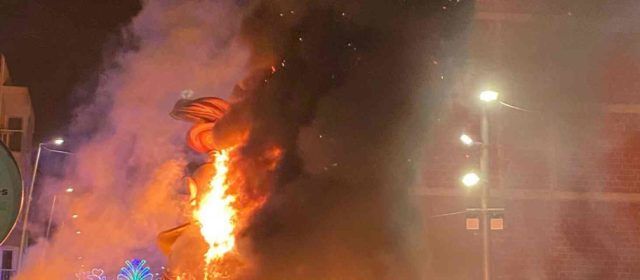 El fuego consume los monumentos benicarlandos y da paso a las Fallas 2025