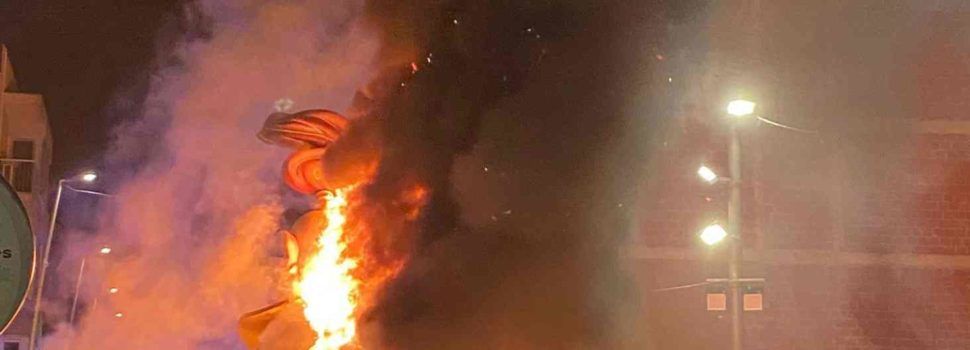 El fuego consume los monumentos benicarlandos y da paso a las Fallas 2025