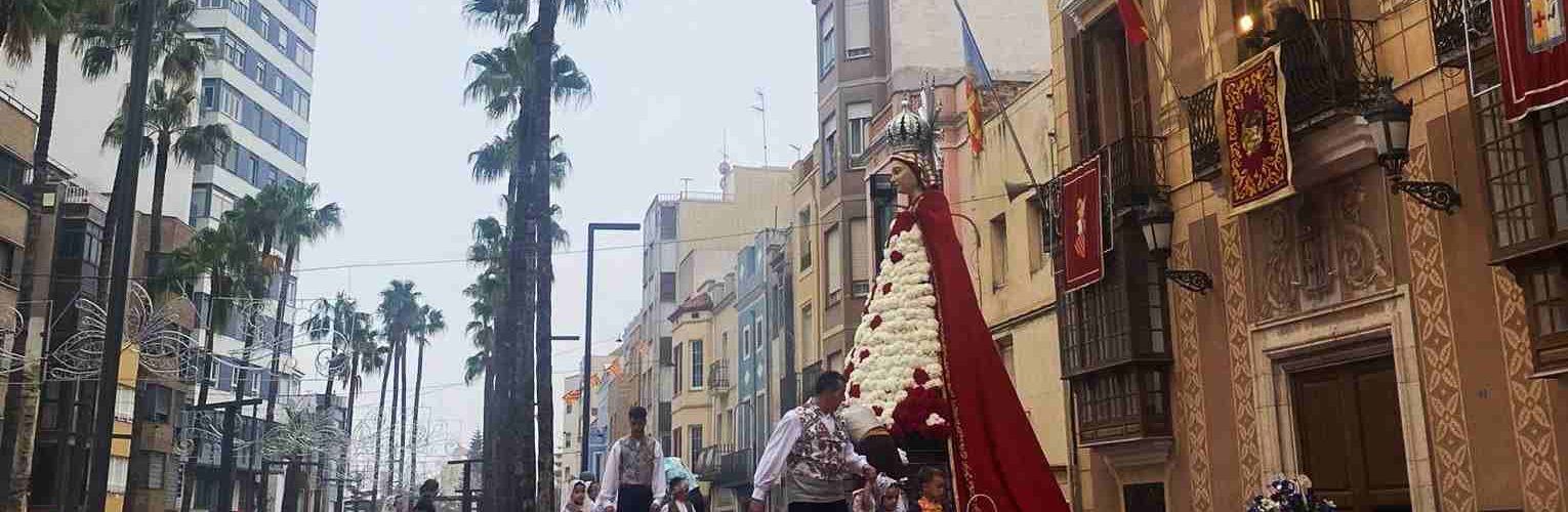Emotiva ofrenda floral en Benicarló a la Virgen del Mar