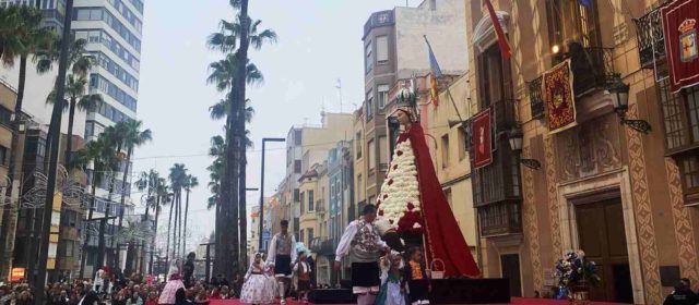 Emotiva ofrenda floral en Benicarló a la Virgen del Mar