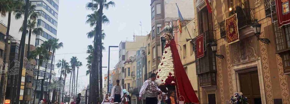 Emotiva ofrenda floral en Benicarló a la Virgen del Mar