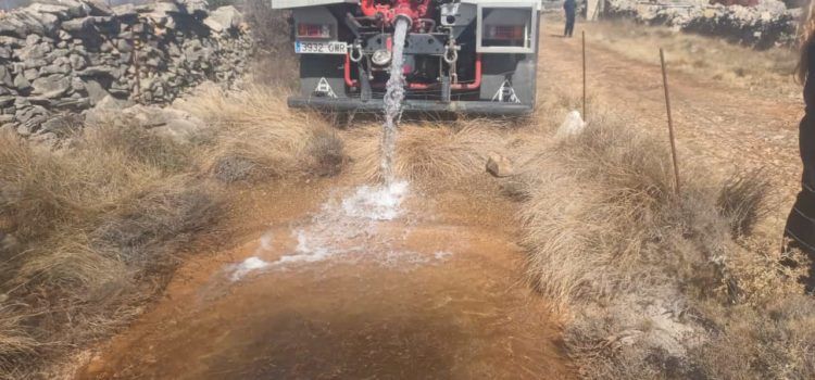 Vilafranca plena d’aigua les basses del terme municipal per a ajudar la fauna salvatge a combatre la sequera