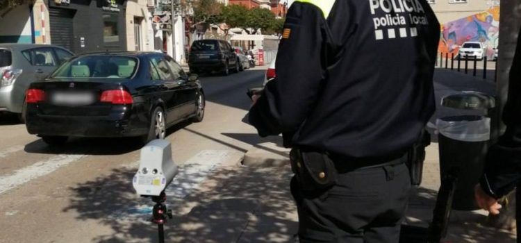 El radar mòbil sanciona 57 vehicles que superaven els 45km/h pel casc urbà d’Amposta