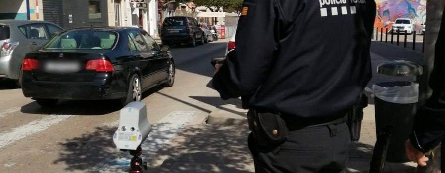 El radar mòbil sanciona 57 vehicles que superaven els 45km/h pel casc urbà d’Amposta
