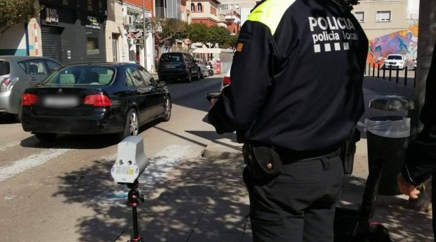 El radar mòbil sanciona 57 vehicles que superaven els 45km/h pel casc urbà d’Amposta