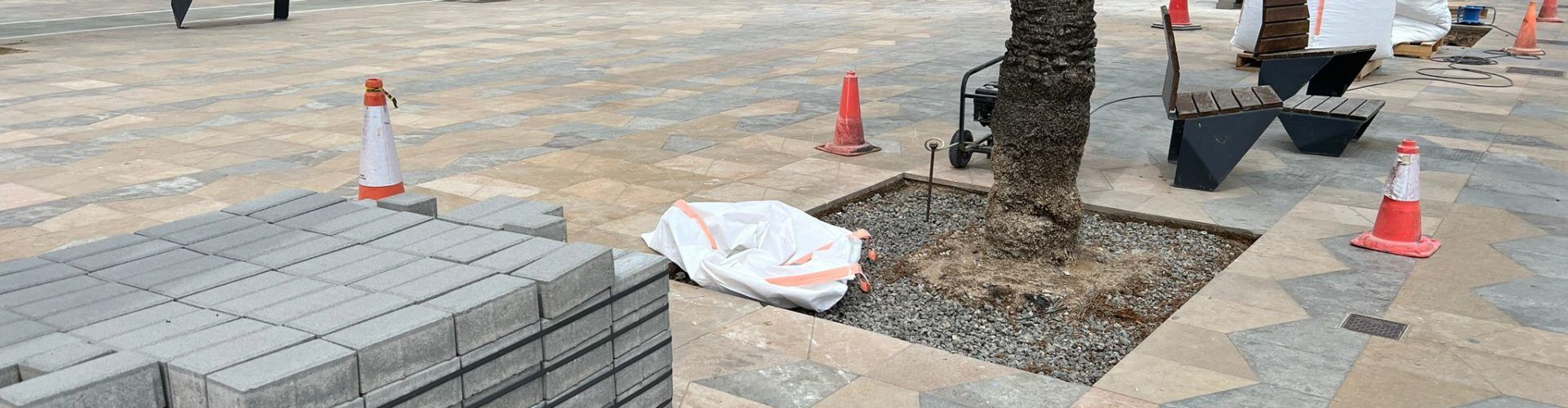 L’Ajuntament realitza tasques de manteniment al passeig marítim