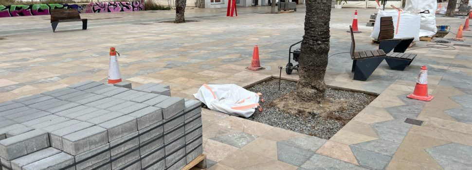 L’Ajuntament realitza tasques de manteniment al passeig marítim