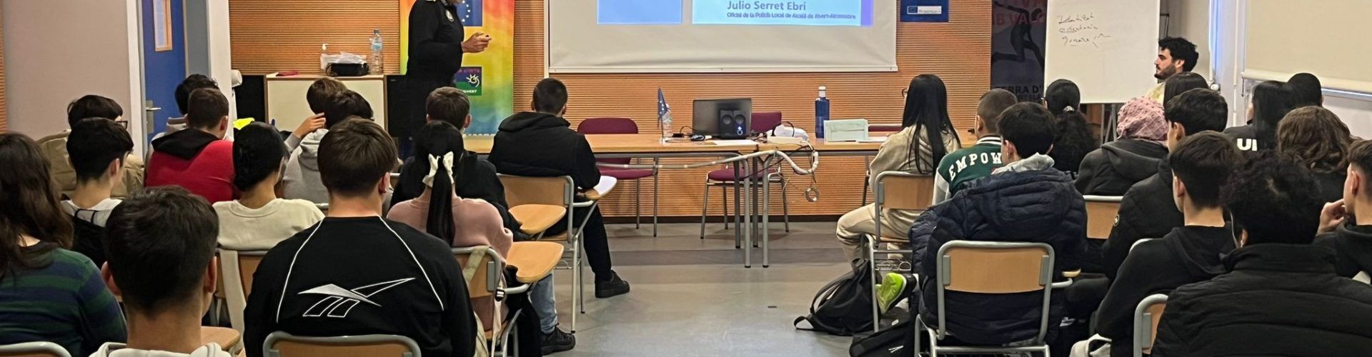 La Policia Local d’Alcalà-Alcossebre realitza xarrades per a previndre l’assetjament escolar