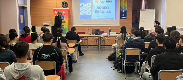 La Policia Local d’Alcalà-Alcossebre realitza xarrades per a previndre l’assetjament escolar