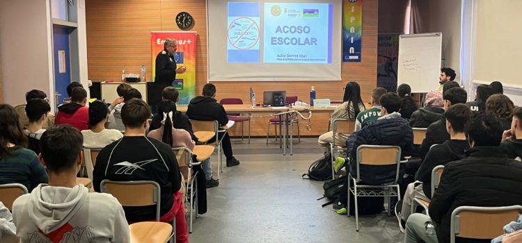 La Policia Local d’Alcalà-Alcossebre realitza xarrades per a previndre l’assetjament escolar