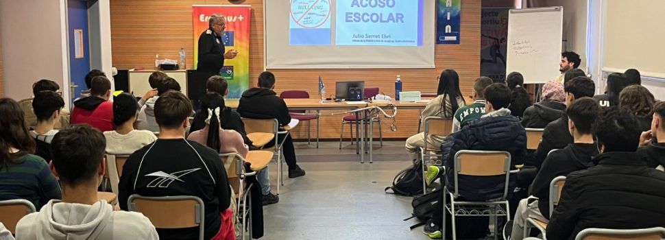 La Policia Local d’Alcalà-Alcossebre realitza xarrades per a previndre l’assetjament escolar
