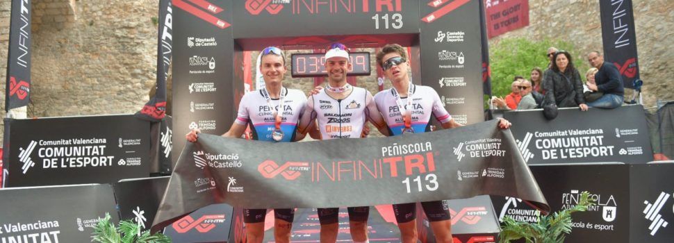 Jordi Montraveta se convierte en tetracampaón del Infinitri 113 Triathlon Peñíscola,  ganado por la belga Zoe Leursen categoría femenina