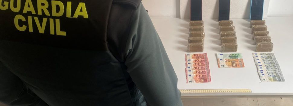 La Guardia Civil detiene en Peñiscola a dos personas que llevaban oculto en el vehículo 1,5 kilogramos de polen hachís