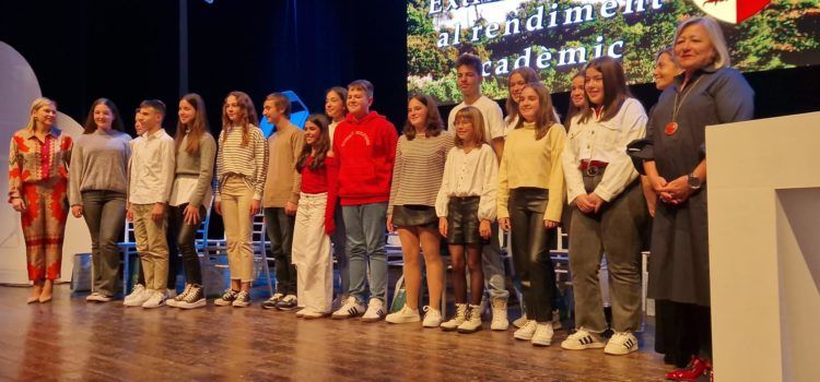 L’alumnat més brillant rep el reconeixement de l’Ajuntament de Vinaròs