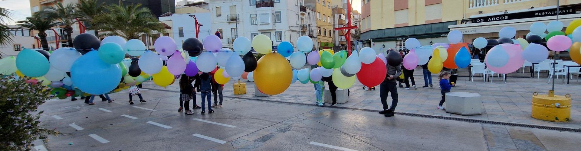 Els Titiriteros de Binéfar i la globotada tanquen una exitosa XXII Fira del Llibre