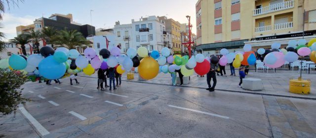 Els Titiriteros de Binéfar i la globotada tanquen una exitosa XXII Fira del Llibre