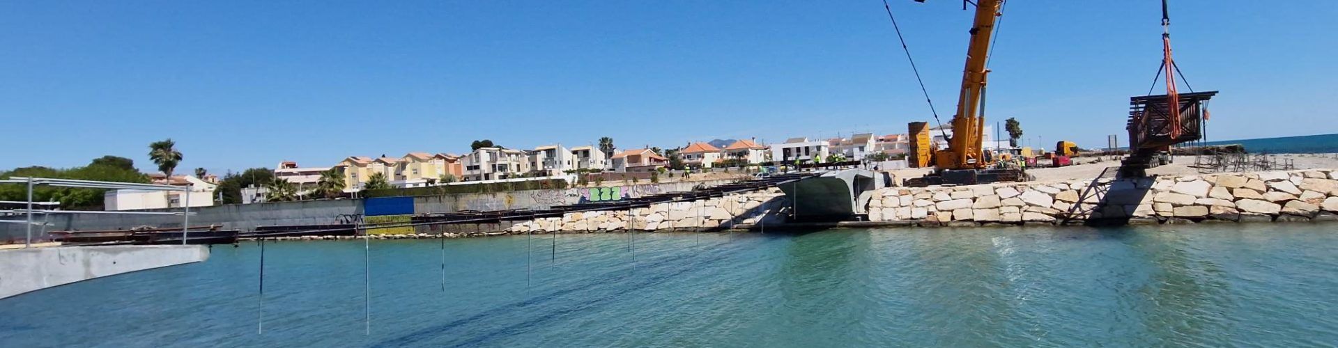 Els dos marges del Cervol, units ja per la tesa de la futura passarel·la ciclopeatonal