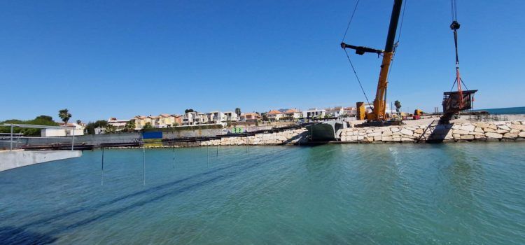 Els dos marges del Cervol, units ja per la tesa de la futura passarel·la ciclopeatonal