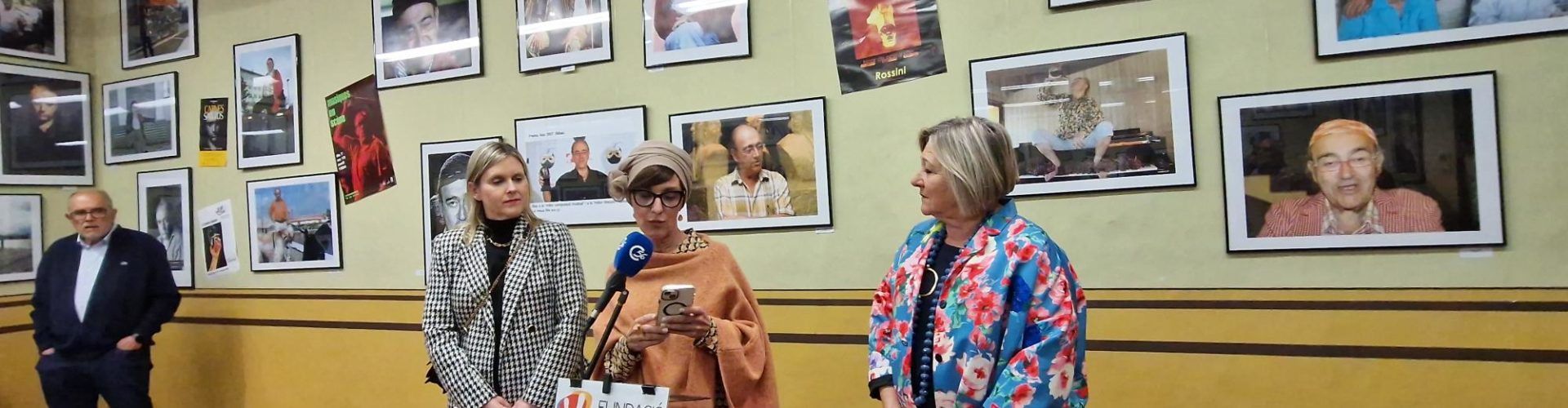 Exposició de fotos fetes a Carles Santos a la Fundació Caixa Vinaròs