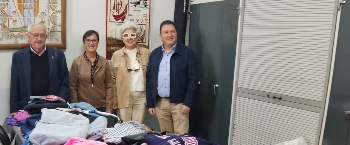 La Federación de Cofradías de Semana Santa entrega la ayuda conseguida en el Reto Cáritas