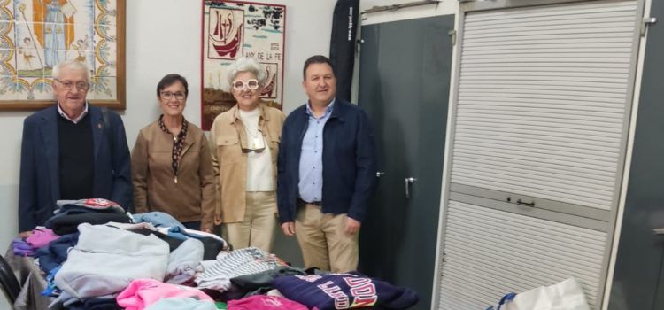 La Federación de Cofradías de Semana Santa entrega la ayuda conseguida en el Reto Cáritas