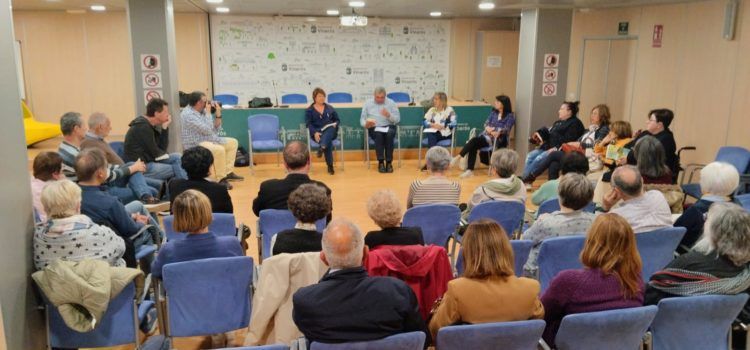 La Tertúlia Literària Àgora debat sobre la “Guia sentimental del Maestrat” d’Amàlia Roig Blasco
