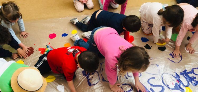 Prop de 40 xiquets i xiquetes gaudixen de l’Escola de Pasqua a Santa Magdalena