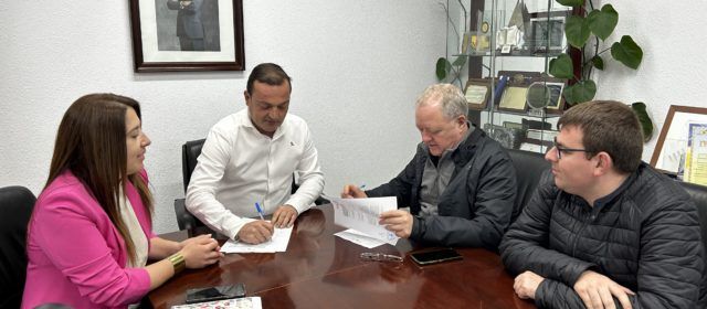 Peníscola subscriu un conveni per al manteniment de les campanes de l’Ermitana i l’església