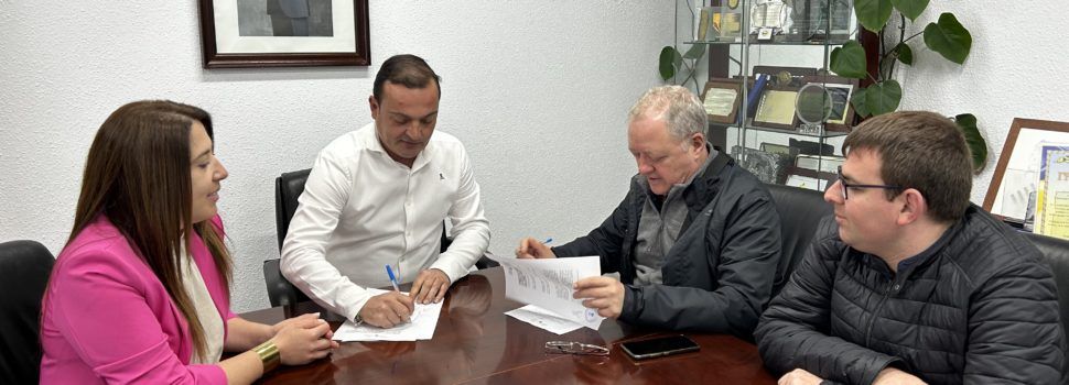 Peníscola subscriu un conveni per al manteniment de les campanes de l’Ermitana i l’església 