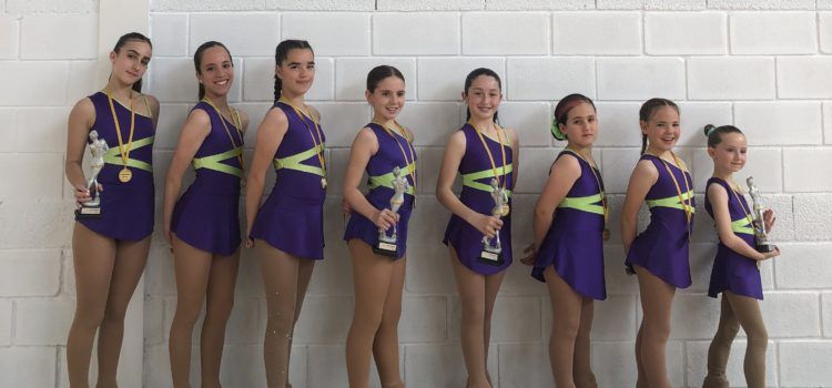 13 patinadoras del Club Patí Vinaròs, en el trofeo organizado por el Club de Patinaje Artístico Burjassot