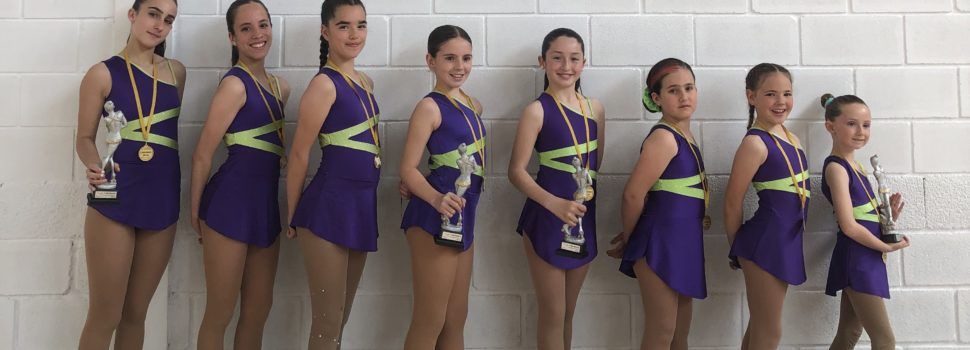 13 patinadoras del Club Patí Vinaròs, en el trofeo organizado por el Club de Patinaje Artístico Burjassot