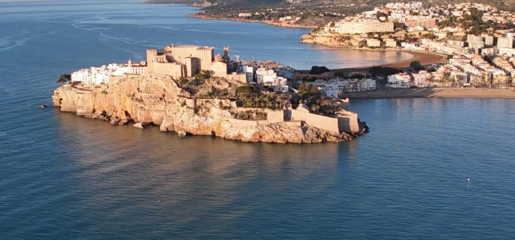 Vídeos i fotos: Volant amb el dron per dalt de Peníscola