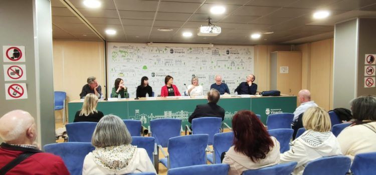 Taula rodona «Dones a, en i per a la literatura»